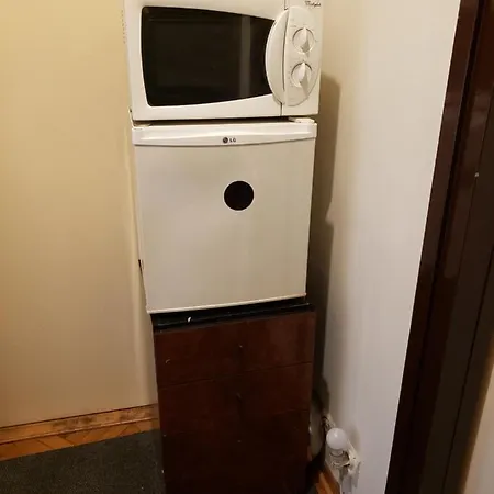 Cozy In Appartment, With Shared Bathroom,downtown Homestay Belgrade