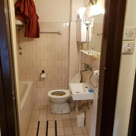 Homestay Cozy In Appartment, With Shared Bathroom,downtown *